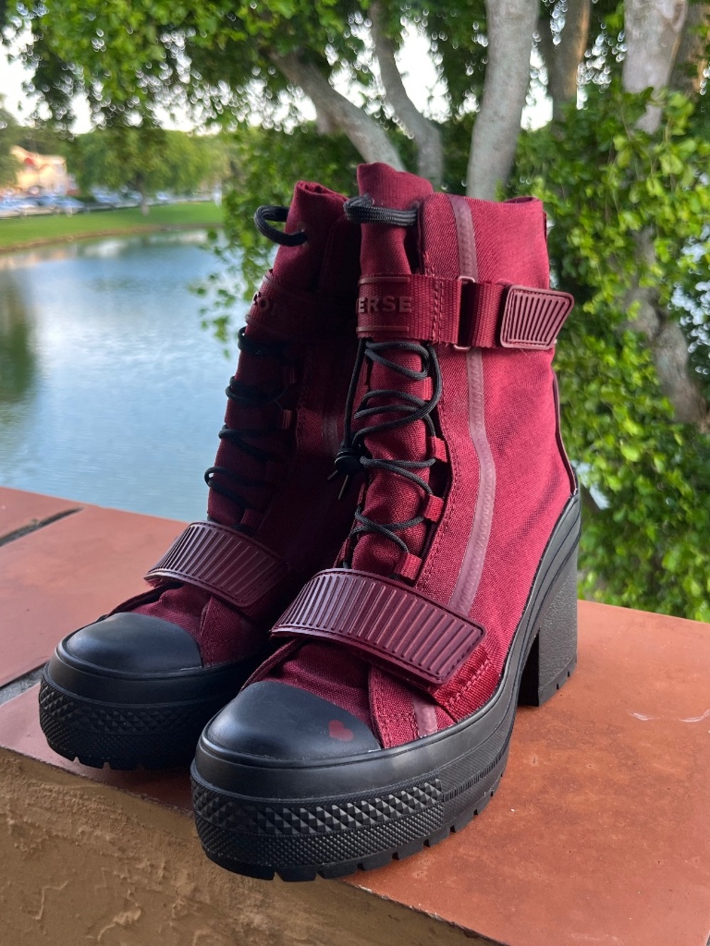 CONVERSE CHUCK TAYLOR ALL STAR GR82 LOVE FEARLESSLY BOOTS RED SIZE 6 RARE